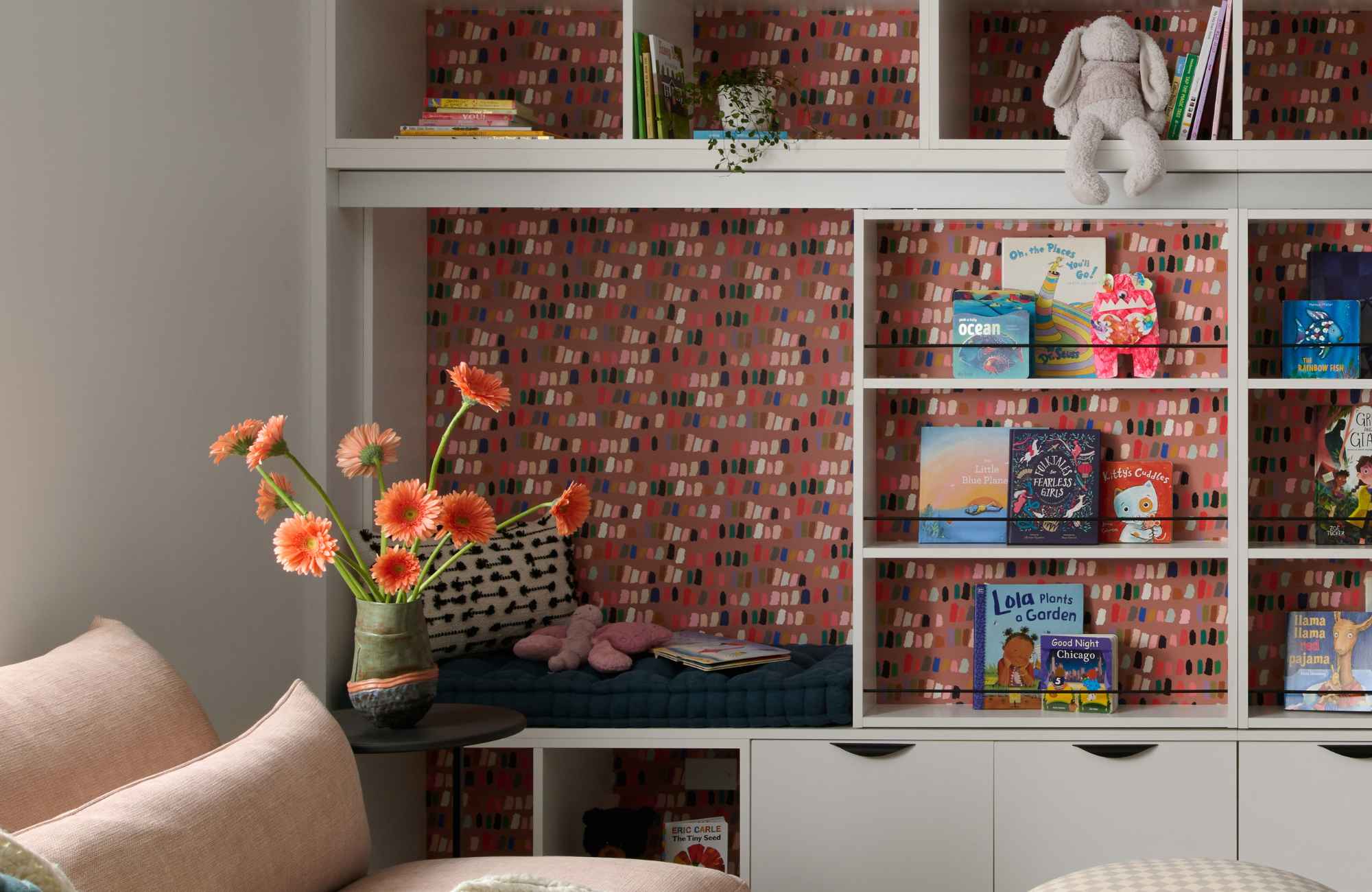 kp-home-lake-view-il-kids-emporium-play-house-transforming-cabinet-shelves-in-library-built-in-reading-nook-colorful-patterned-wallpaper-contemporary-remodel