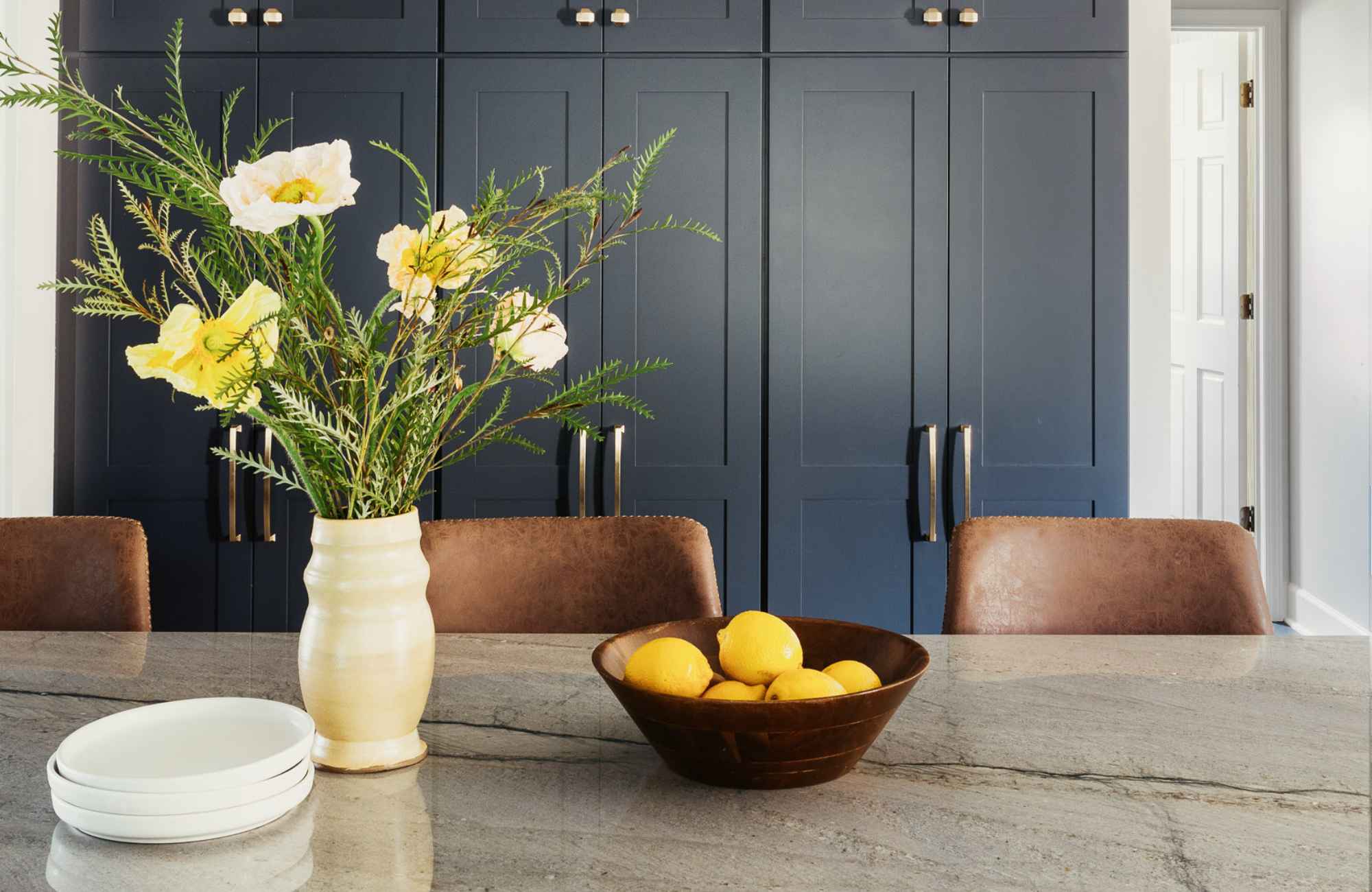 full-service-interior-design-60614-timeless-family-home-renovation-quartzite-island-countertop-leather-bar-stools-deep-blue-cabinetry-self-expression