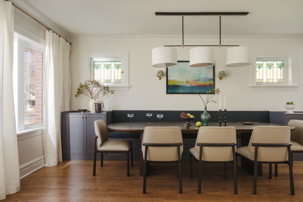 kp-home-chicago-il-park-ridge-family-home-tour-dining-room-built-in-bench-and-storage-stained-glass-windows-clean-lines-modern-home-furnishings